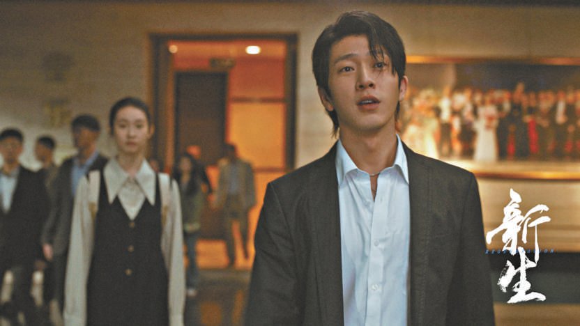 从一开始骗人者和受害者的双重视角,到剧集后半段的费可身世揭秘