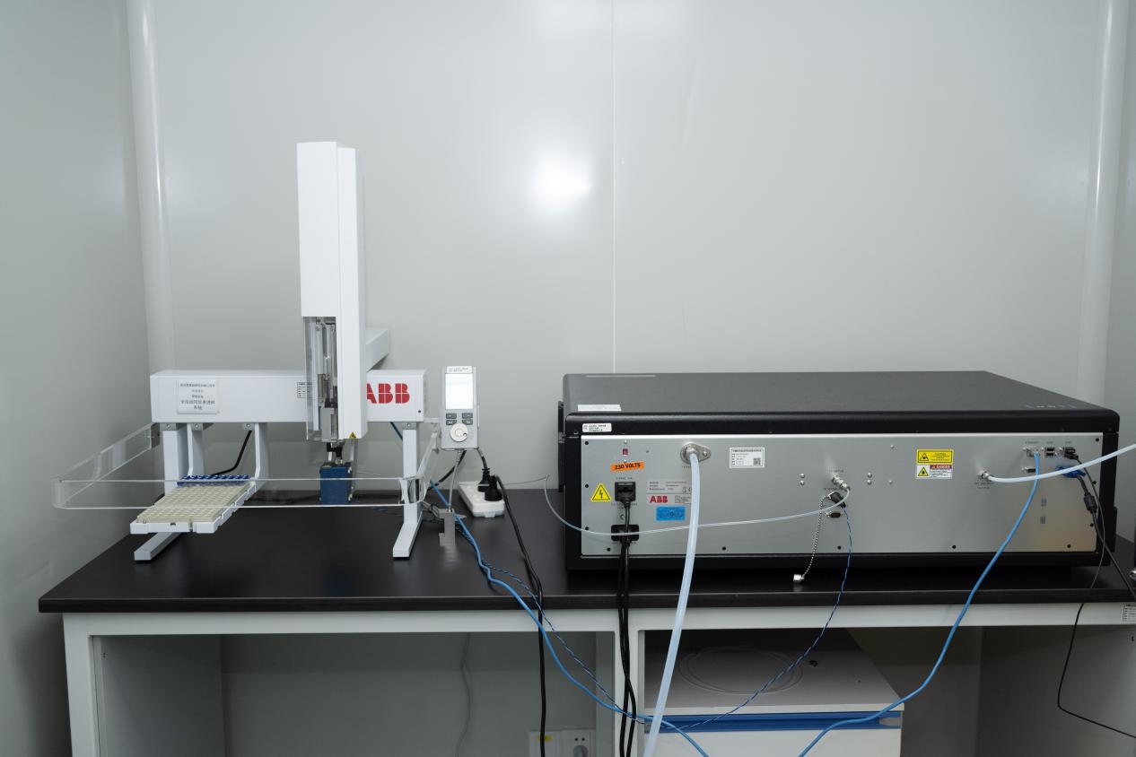 液态水同位素分析仪 林一程摄目前,深圳先进院双标水实验室面积约为