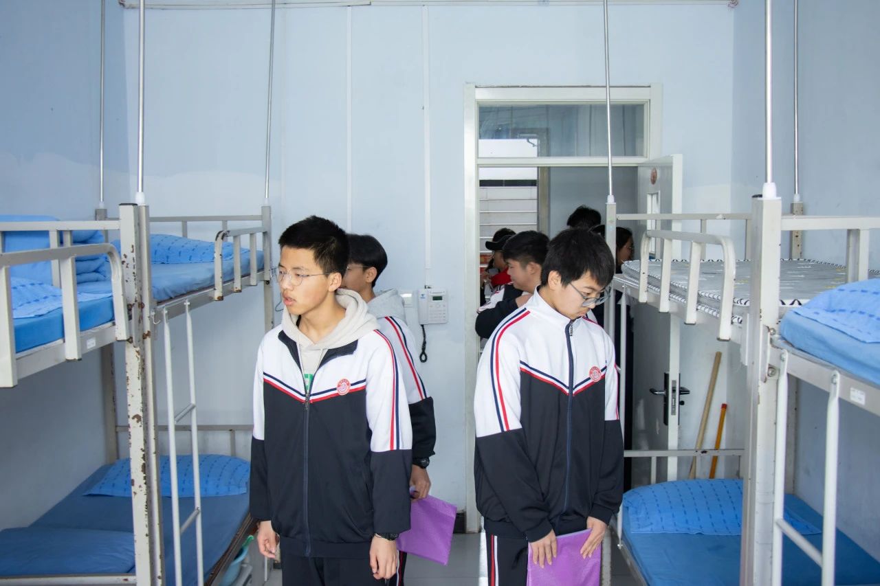 衡水十三中参观者络绎不绝 来访师生:收获满满