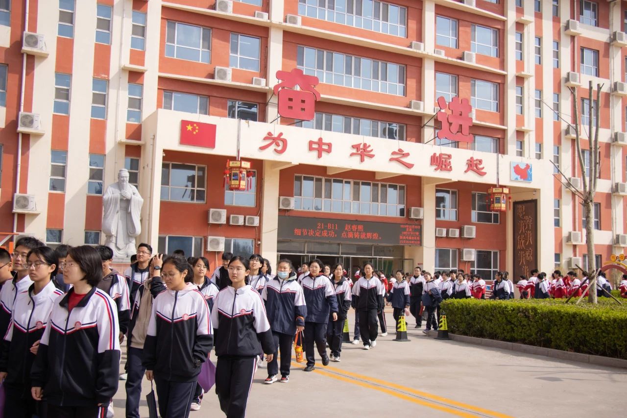 衡水十三中参观者络绎不绝 来访师生:收获满满