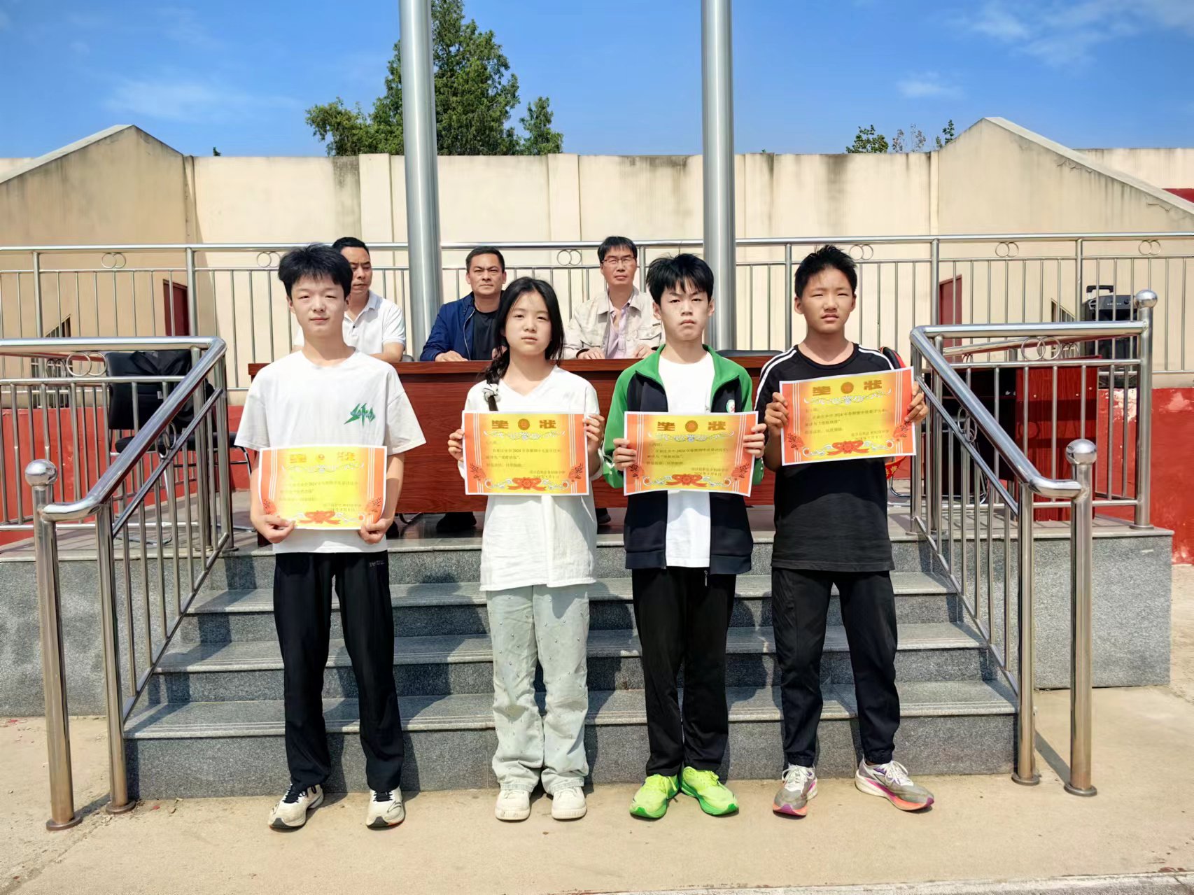 为追风的孩子插上理想的翅膀——南召县崔庄乡初级中学举行七八年级