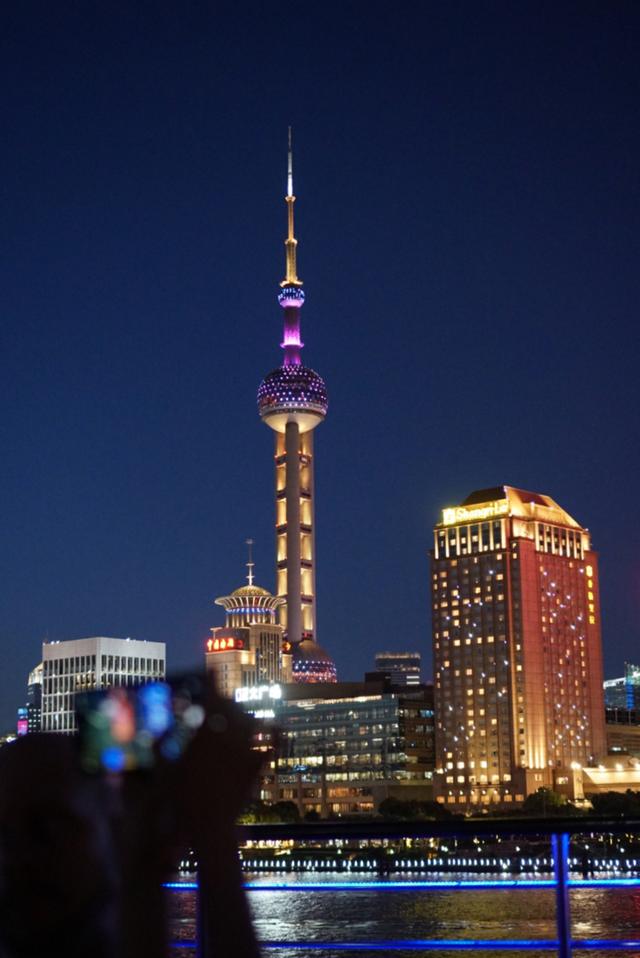 "来自美国得克萨斯州的杰森·麦克斯韦说,"这是我第一次来上海,过去