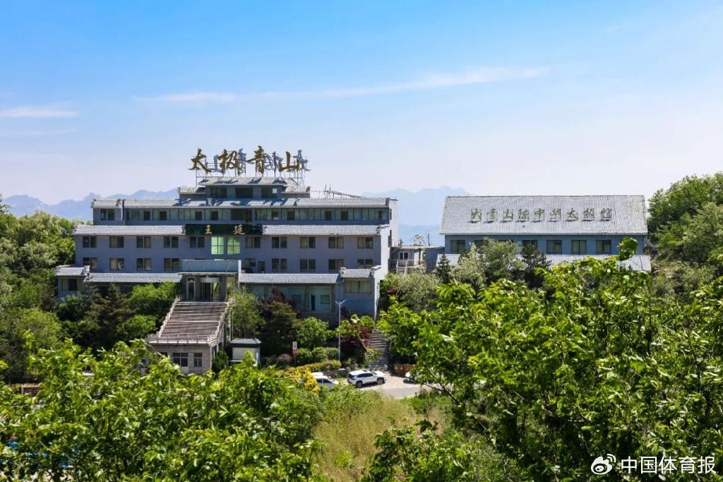 位于日照市五莲县龙潭湖水库西北角的一家