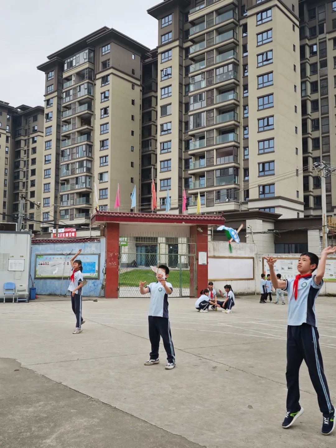 翱翔蓝天筑梦未来桂林市跃进中心校举行第二届校园航空模型比赛