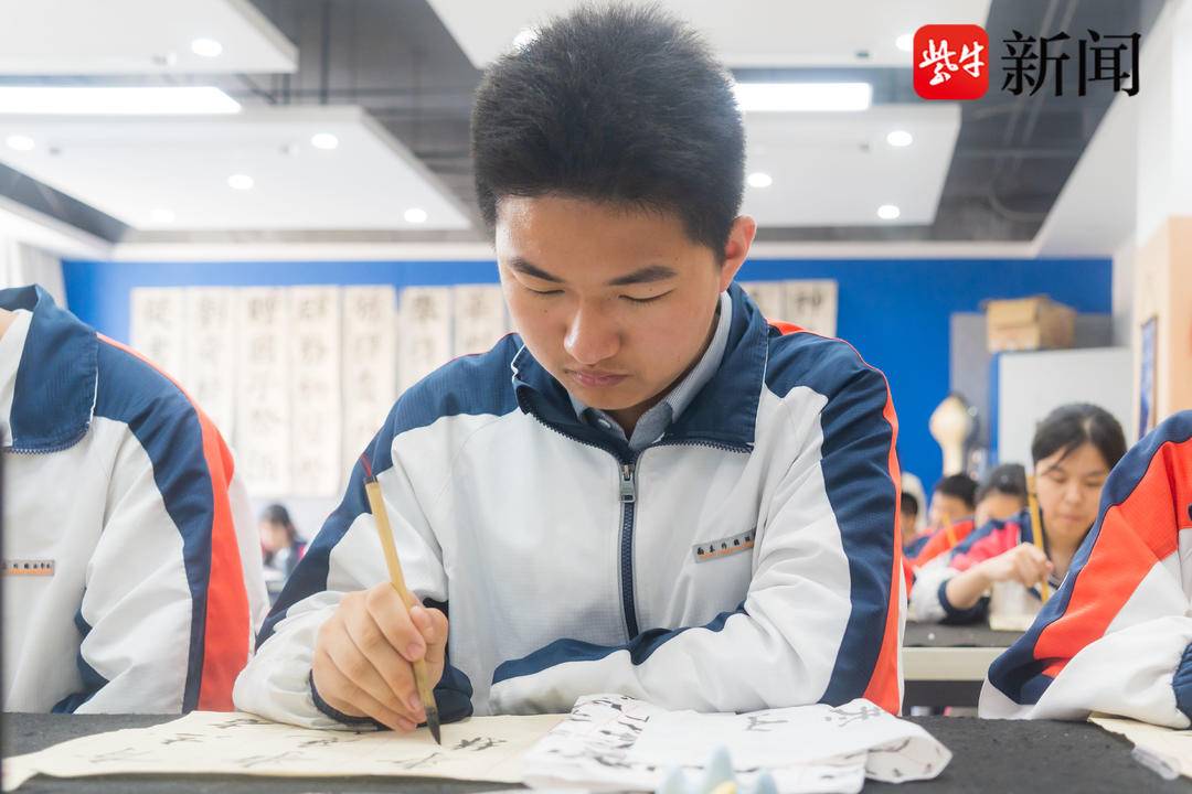 艺术普及教育进校园 | 艺术名家"握手"南外学子:用舒适,舒展的姿势去