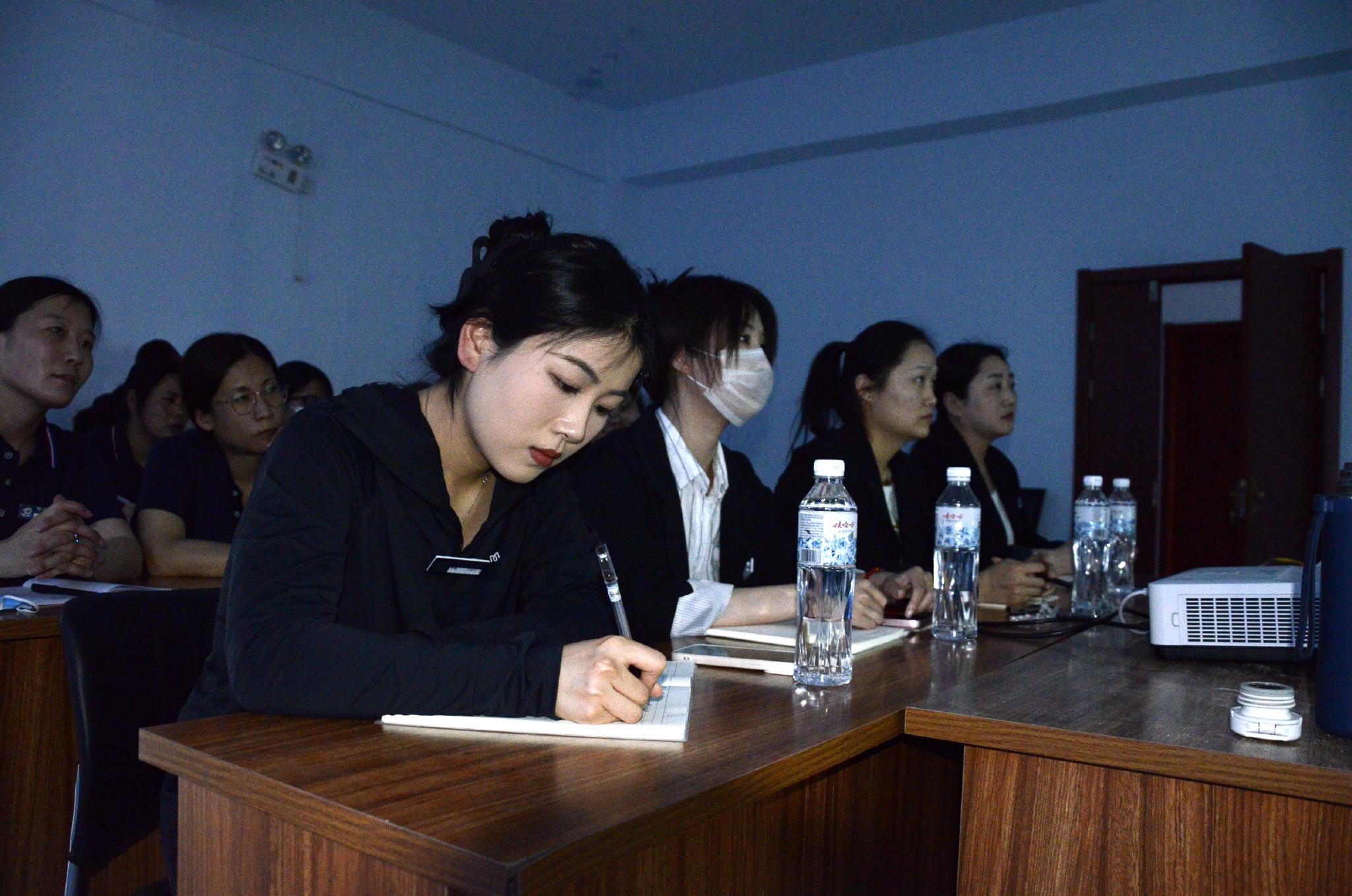 培训围绕服务流程,实操技巧,礼仪形象等内容,旨在培育优秀的物业客服