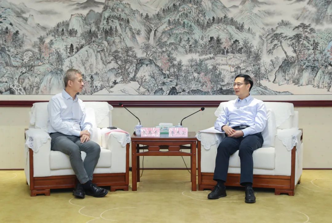 5月16日,贺州市委书记李杰云会见来贺州投资考察的德胧酒店集团,开元