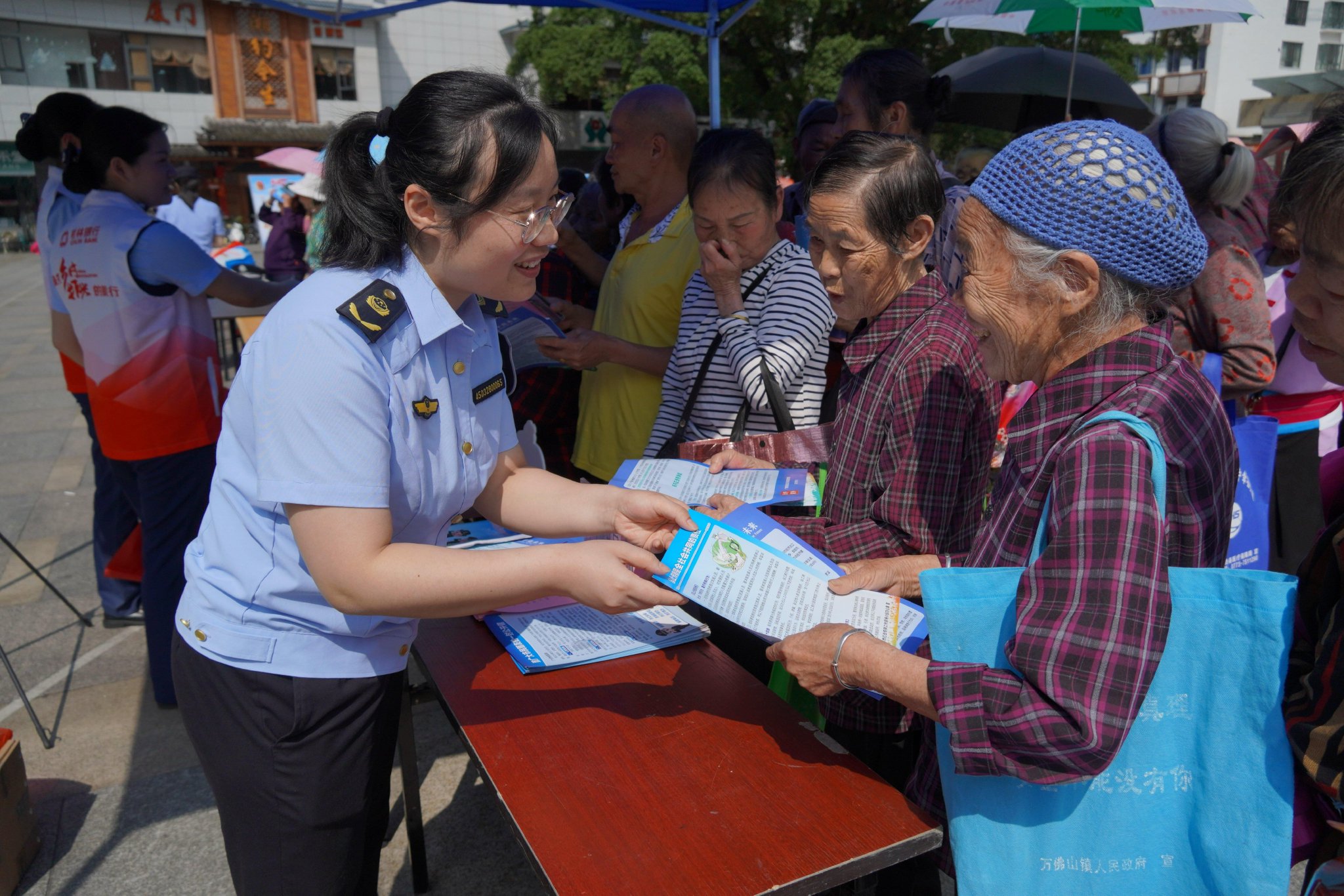 广西龙胜开展打击和防范经济犯罪宣传活动