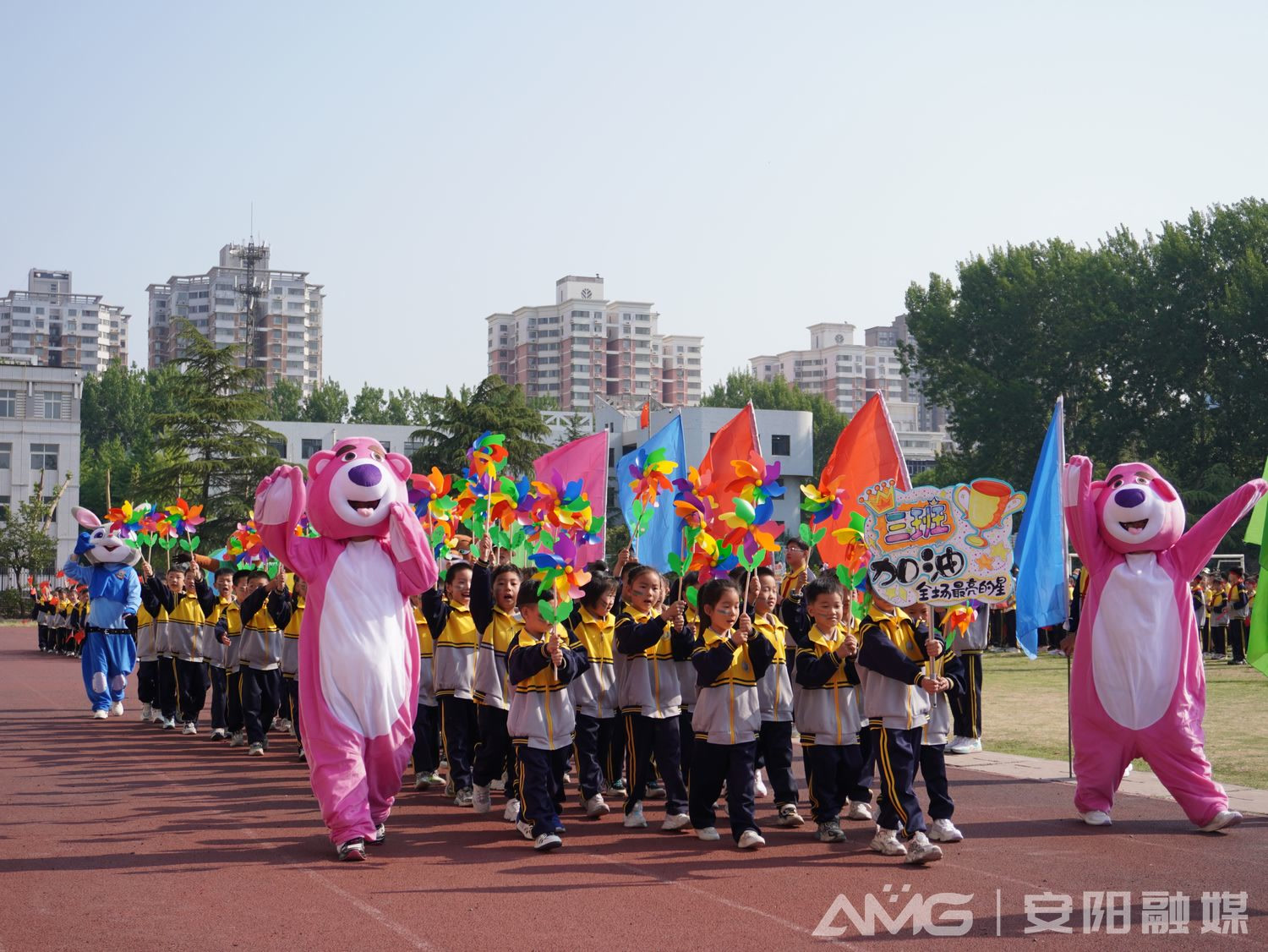 市钢二路小学举行第十六届田径运动会