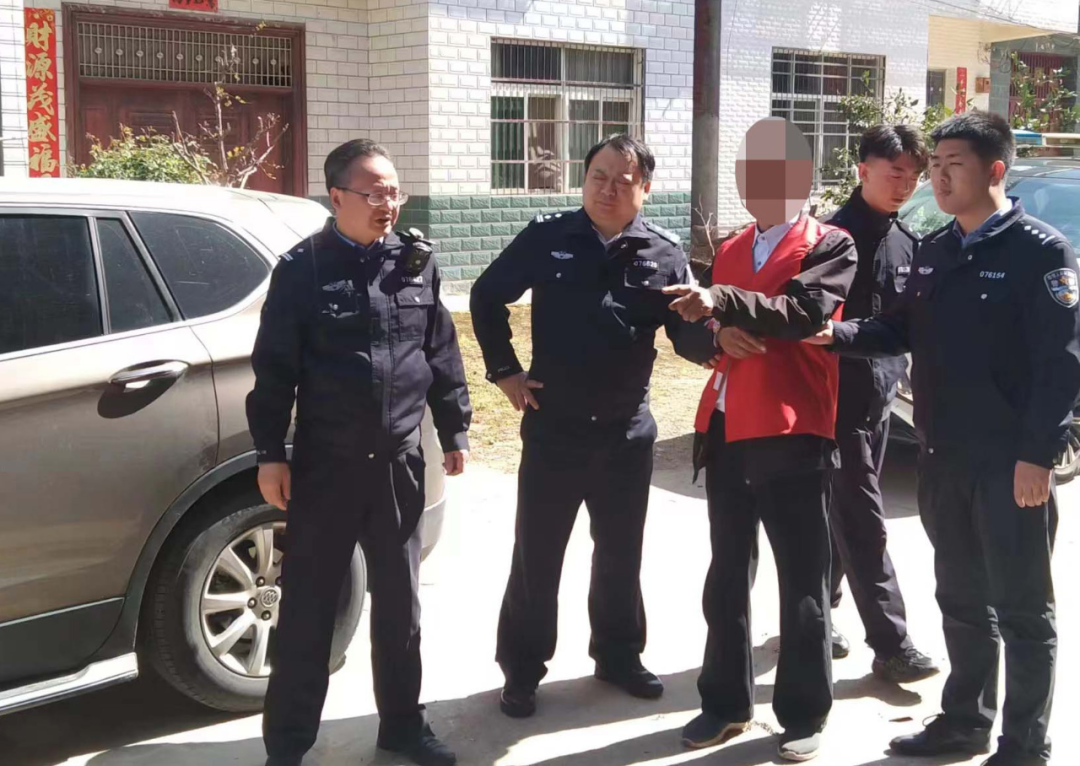 犯罪嫌疑人王彪指认犯罪现场.
