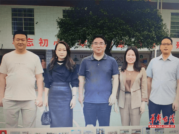 武冈市特殊学校举办新华书店校服捐赠暨第三十四次全国助残日活动