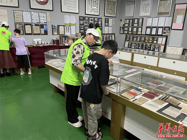 湖塘小学开展"教养融合 静待花开"助残日活动