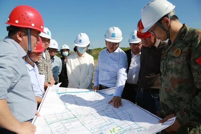 现场察看了江川路街道上海阳山装卸有限公司码头扬尘治理管控情况