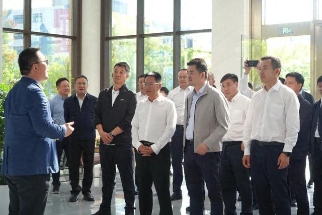 州长张文旺一行来江桥考察,副区长魏晓栋,镇党委书记甘永康,镇党委副