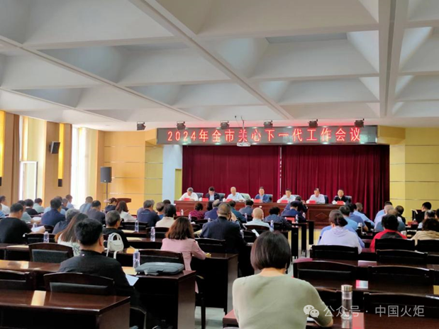 乌海市5月14日,泽苑社区关工委组织辖区各族青少年开展"超轻粘土聚