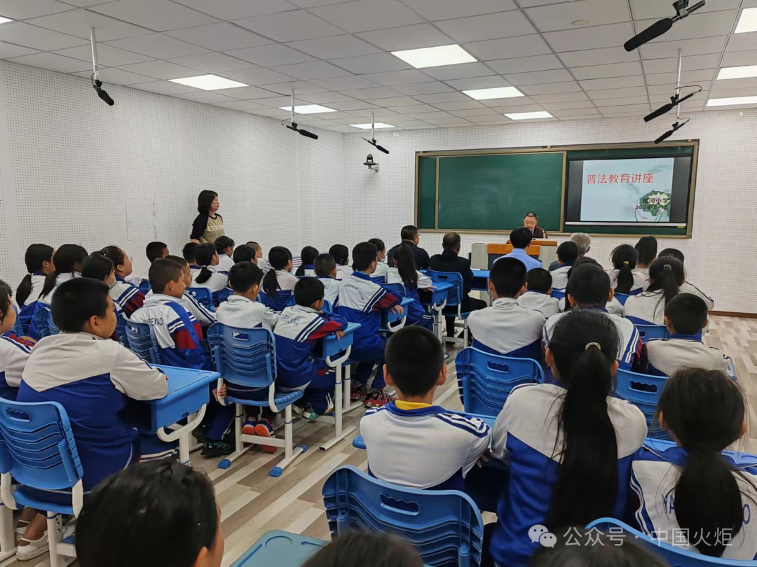 5月14日,平山区委政法关工委联合平山公安分局和区法学会走进市高级