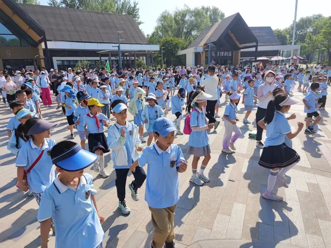 浐灞第三小学市级"名校 "共同体开展"亲子快乐马拉松"主题践课程|西安