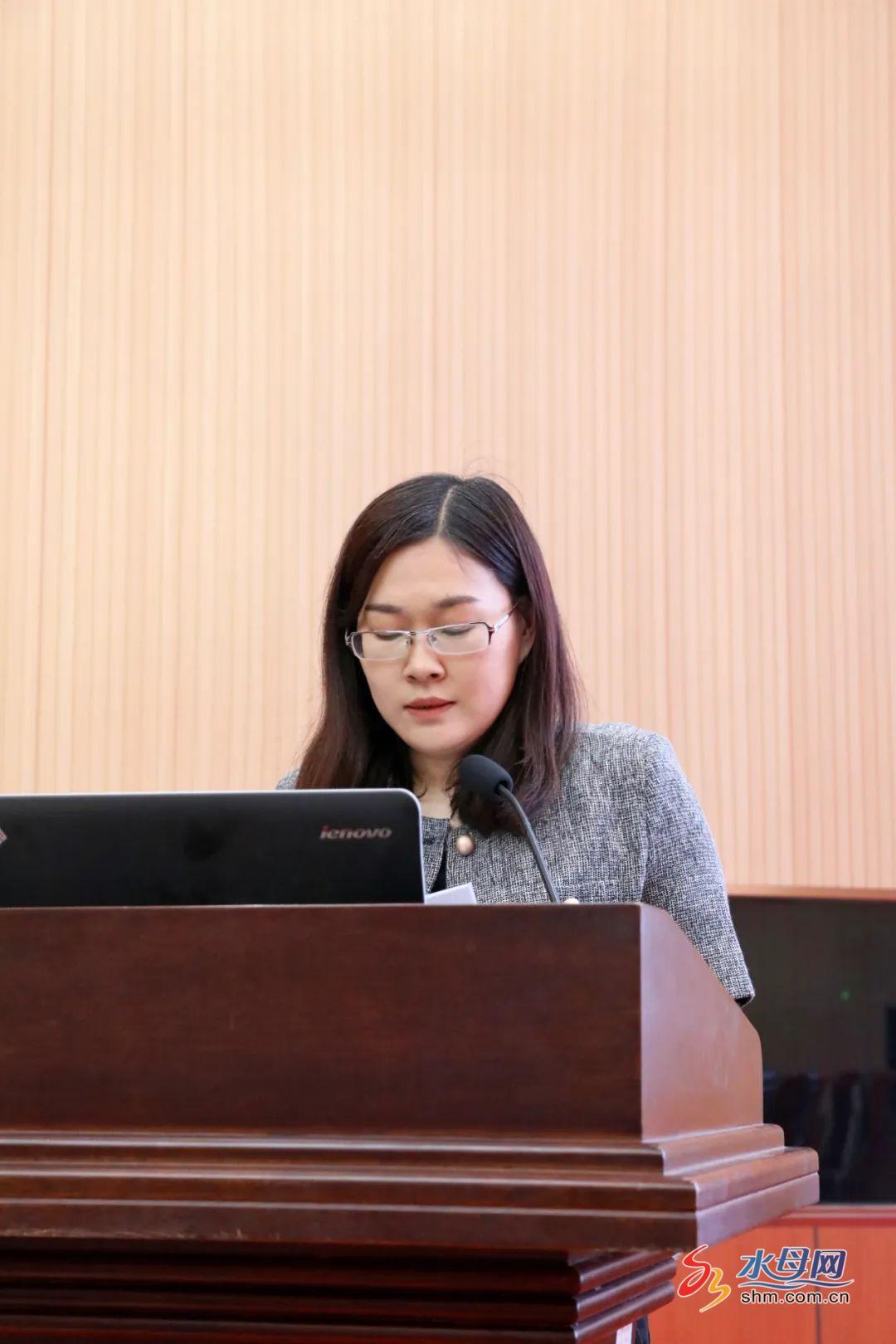 纪丽娜老师介绍初四数学备课组依靠充分且扎实的集体备课统一思路