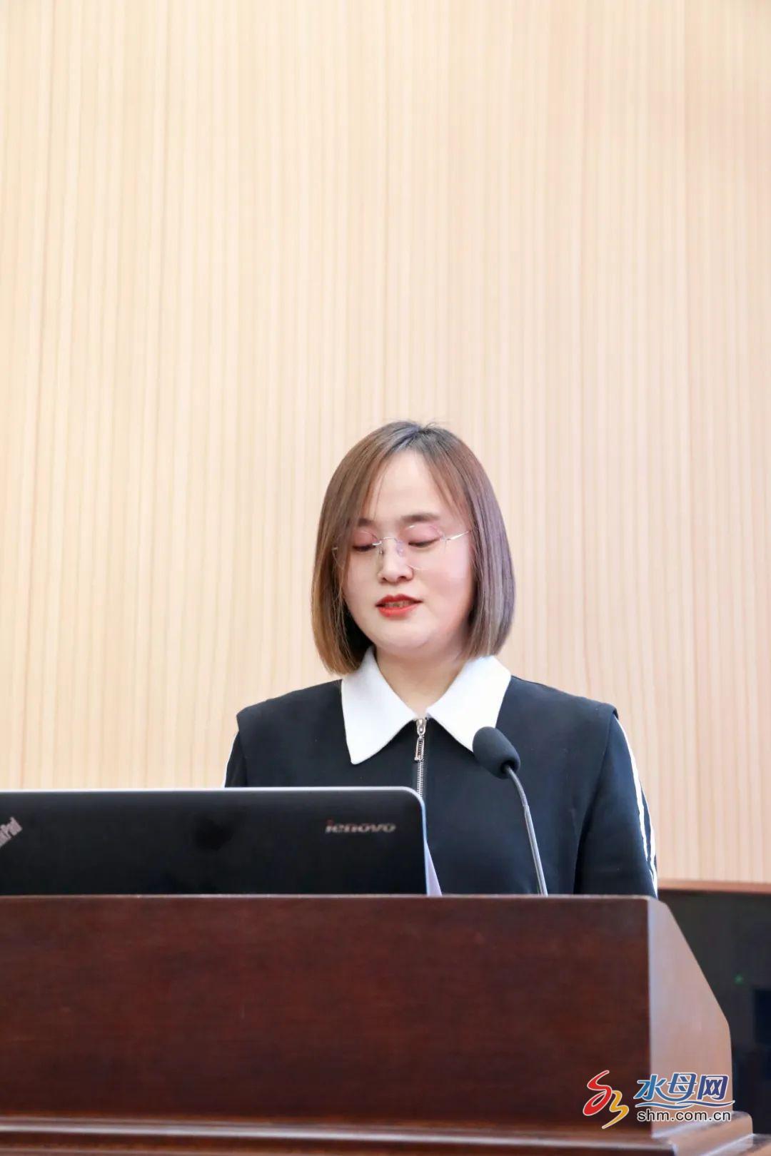 纪丽娜老师介绍初四数学备课组依靠充分且扎实的集体备课统一思路