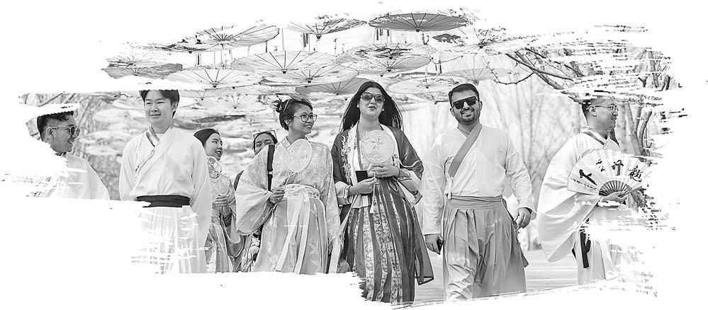 了胭脂,点了花钿,擎把油纸伞,提盏小灯笼,穿行在洛邑古城……古都西安