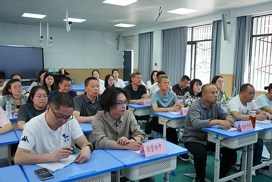 三台县草堂中学教育联盟举行2024年春青年教师培养专题研讨暨课例展示
