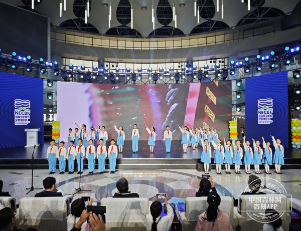相约吉地 共沐书香|"以书为媒——融合数智ip驱动项目"启动|读者_新浪