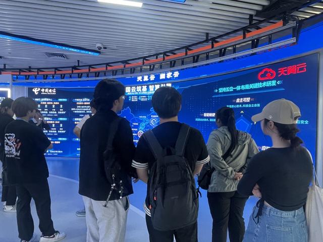 "我们希望听普通话讲解"42位香港浸会大学本科生为何这么说