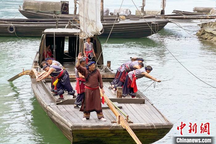 江河号子·长江峡江号子是流传在西陵峡一带行船过程中船工呼喊的号子