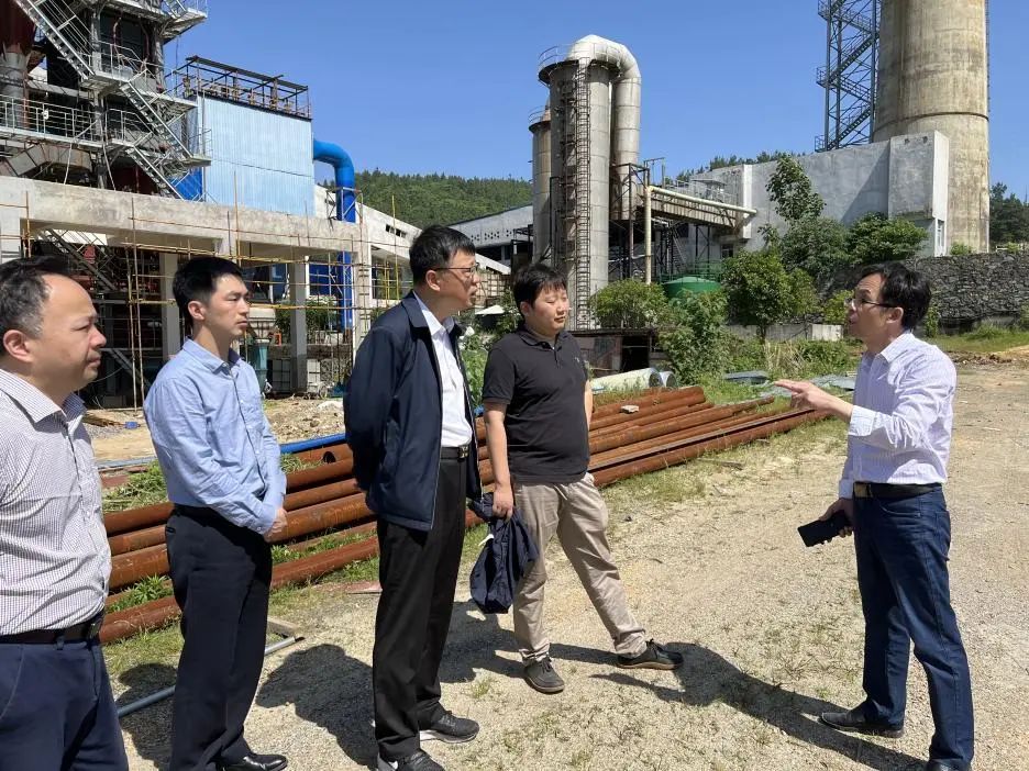 长江产业集团党委委员谢斌到广济药业调研指导工作