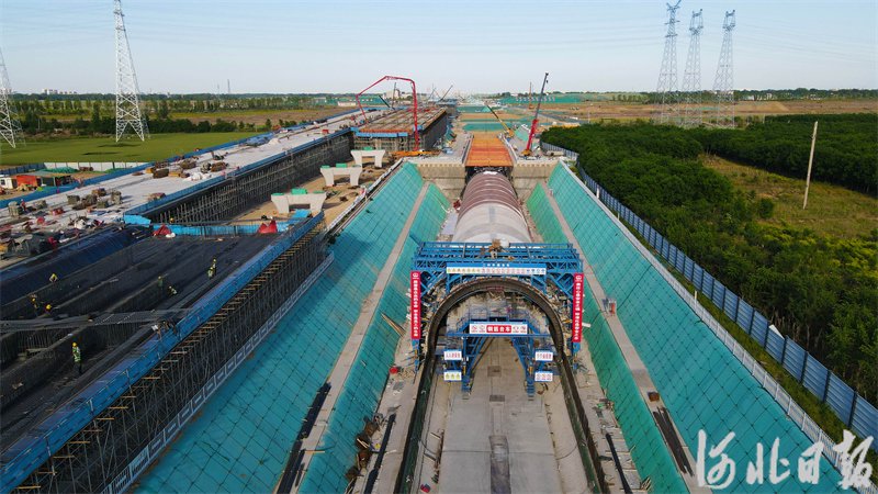 雄忻高铁雄安地下段工程施工正酣