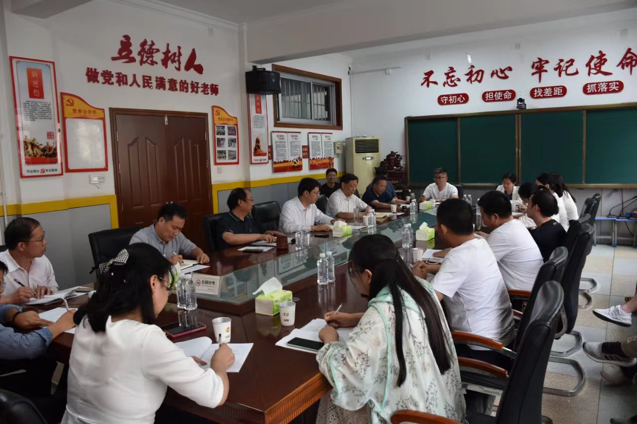 杨文普在南阳市二中调研指导 高三备考工作时强调—— 强化"四个重点"