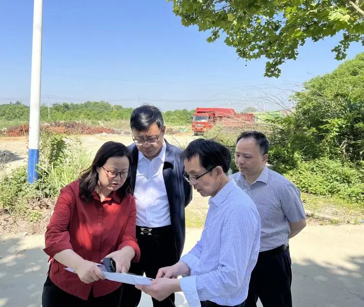 长江产业集团党委委员谢斌到广济药业调研指导工作