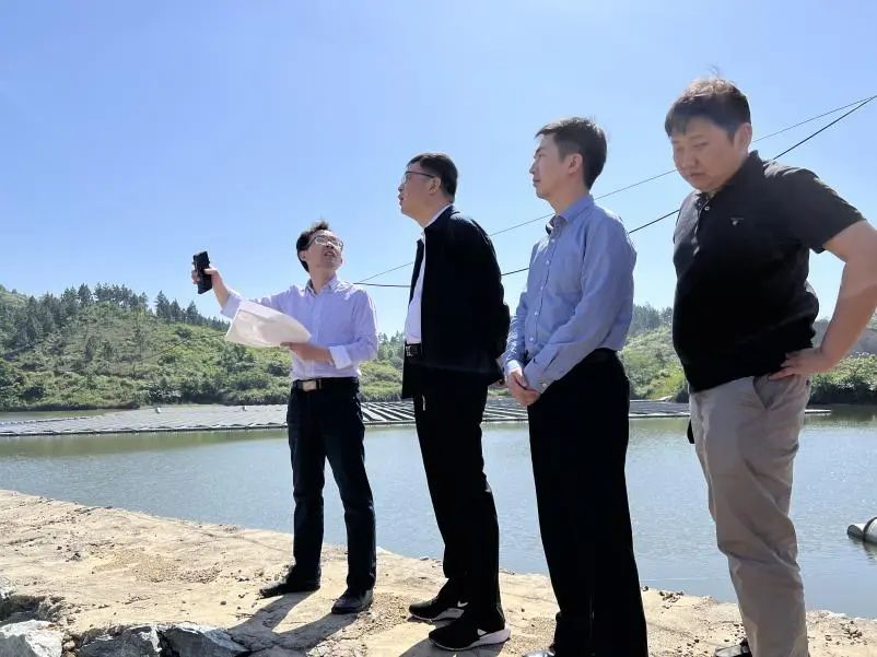 长江产业集团党委委员谢斌到广济药业调研指导工作