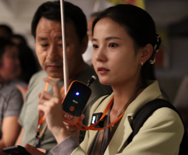 25岁的她,讲"兵马俑的单眼皮"火了