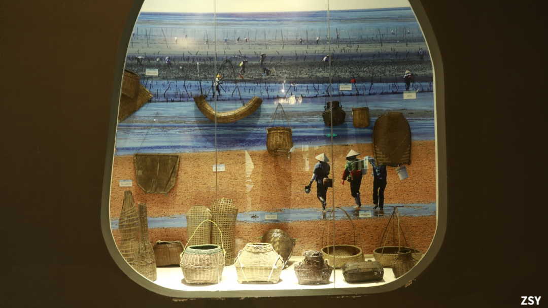 分为"沧海桑田""走向远洋""海洋强国""海陆中国""深蓝圆梦"五部分