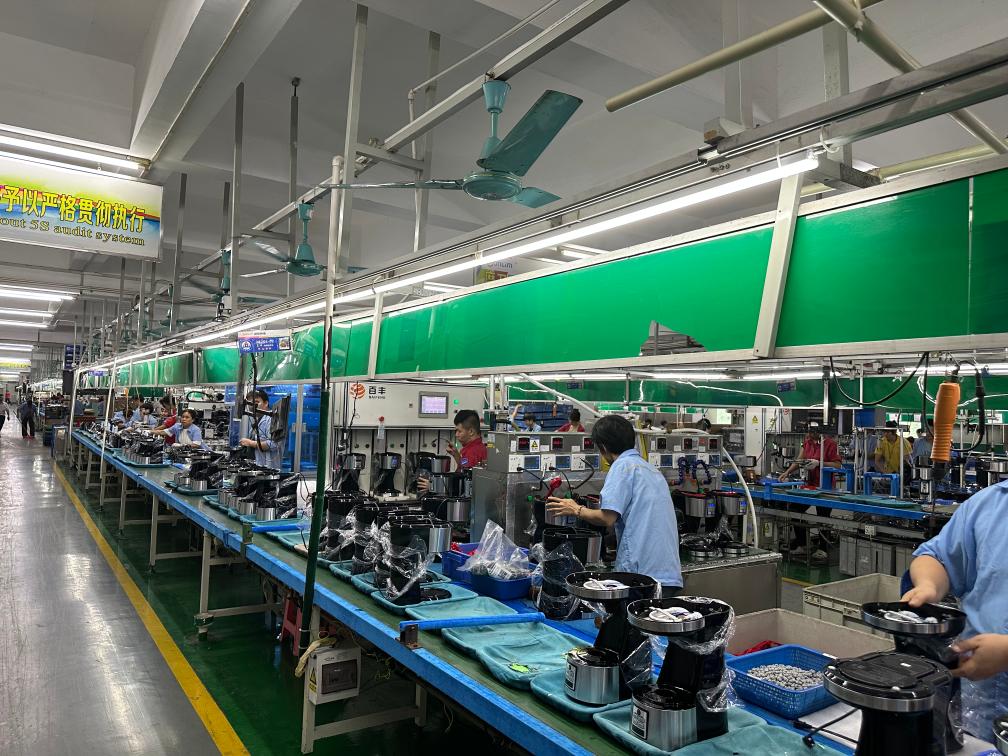 "广东新宝电器股份有限公司总裁曾展晖说,强大的本土化制造能力是企业