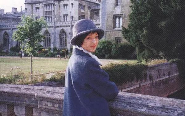 今天早上,林徽因终于拿到了学位证书