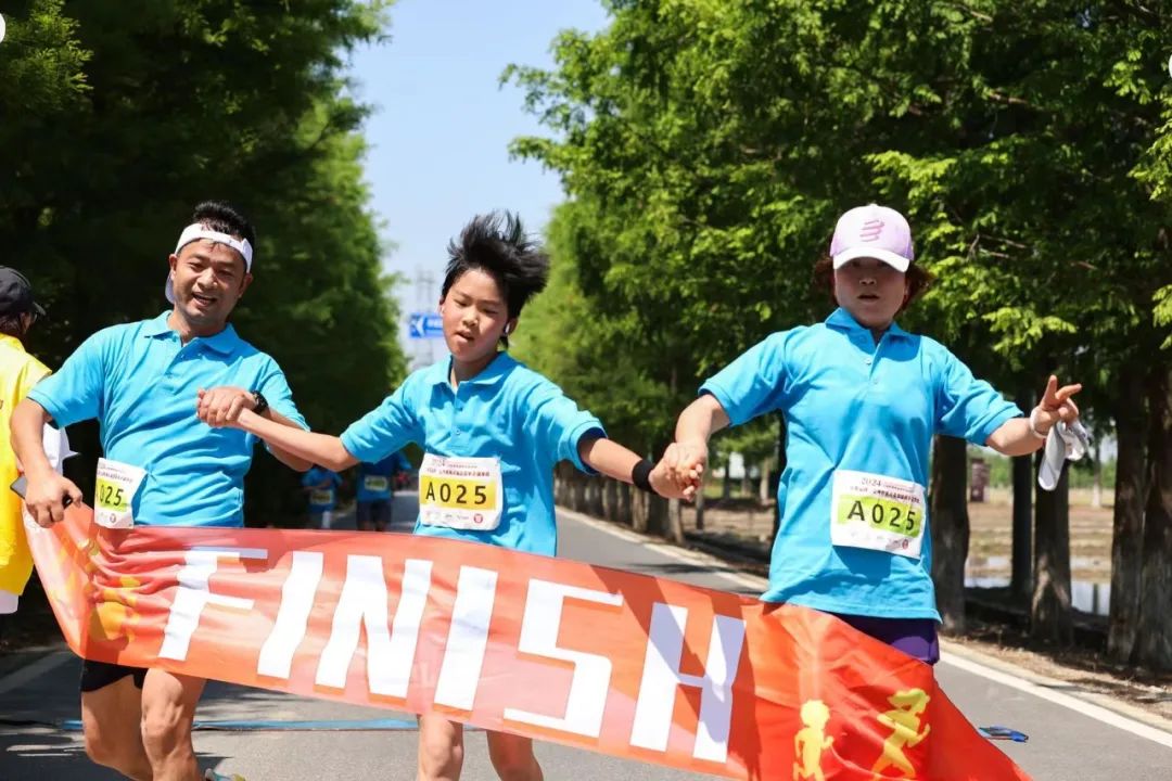 父亲赵品松和母亲朱倩倩都是跑步运动爱好者,参加过多次马拉松比赛,在