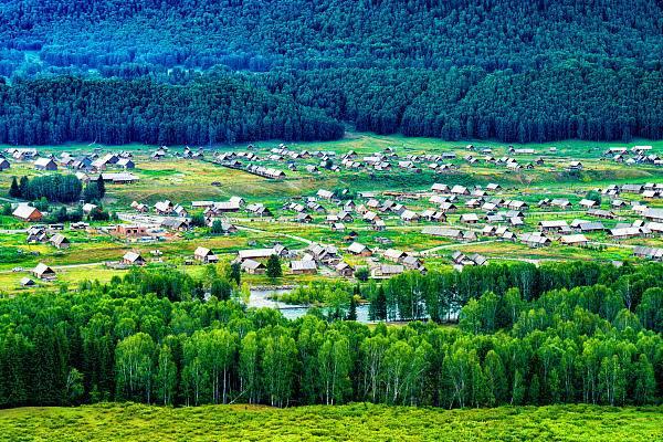 新疆阿勒泰风景 图源视觉中国