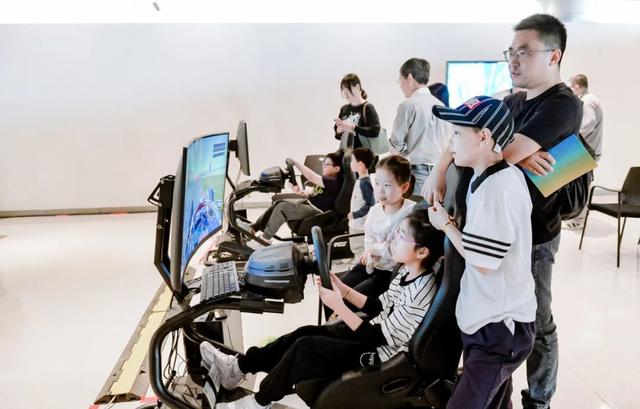 卡丁车,f1模拟器,复古赛车……这场赛车嘉年华,你来打卡了吗?