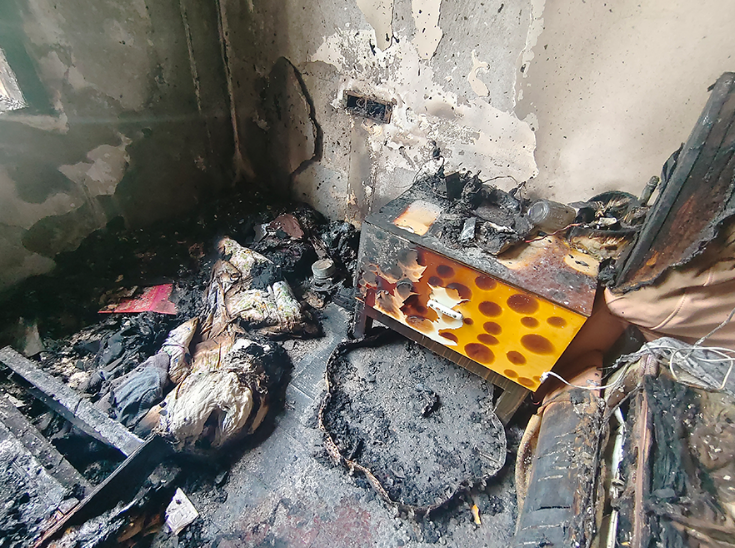 两天未拔,卧室烧光!快自查