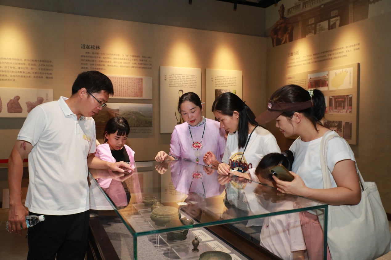还推介了东坡文博研学游路线,该路线以东坡文博为元素,将儋州市博物馆