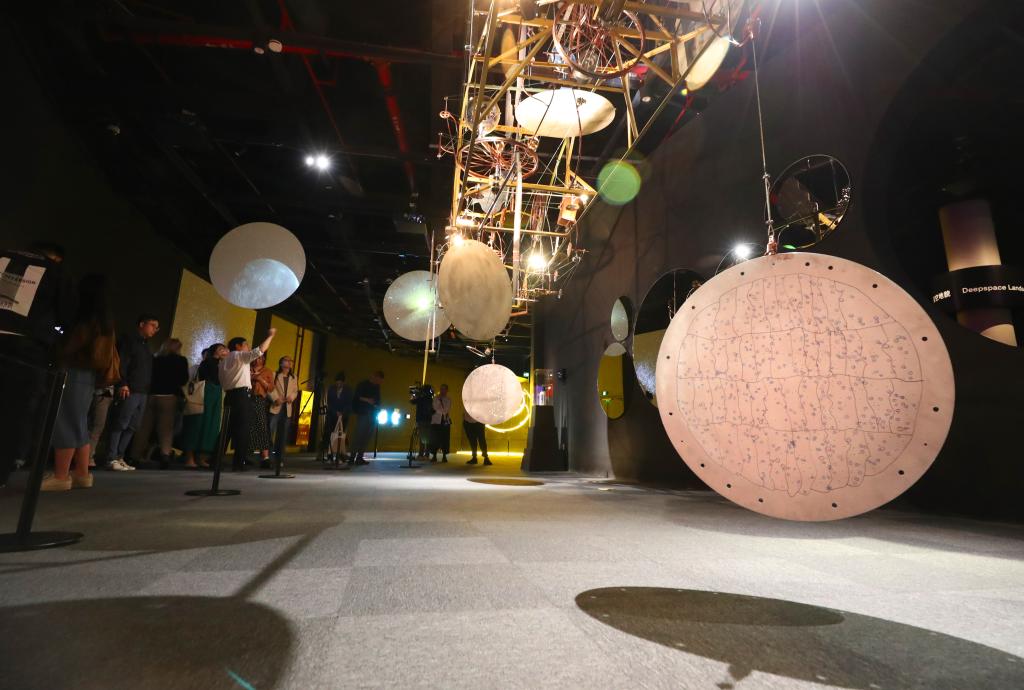 6969上海天文馆的展览"宇宙考古—探索时空的科学艺术之旅"日前向
