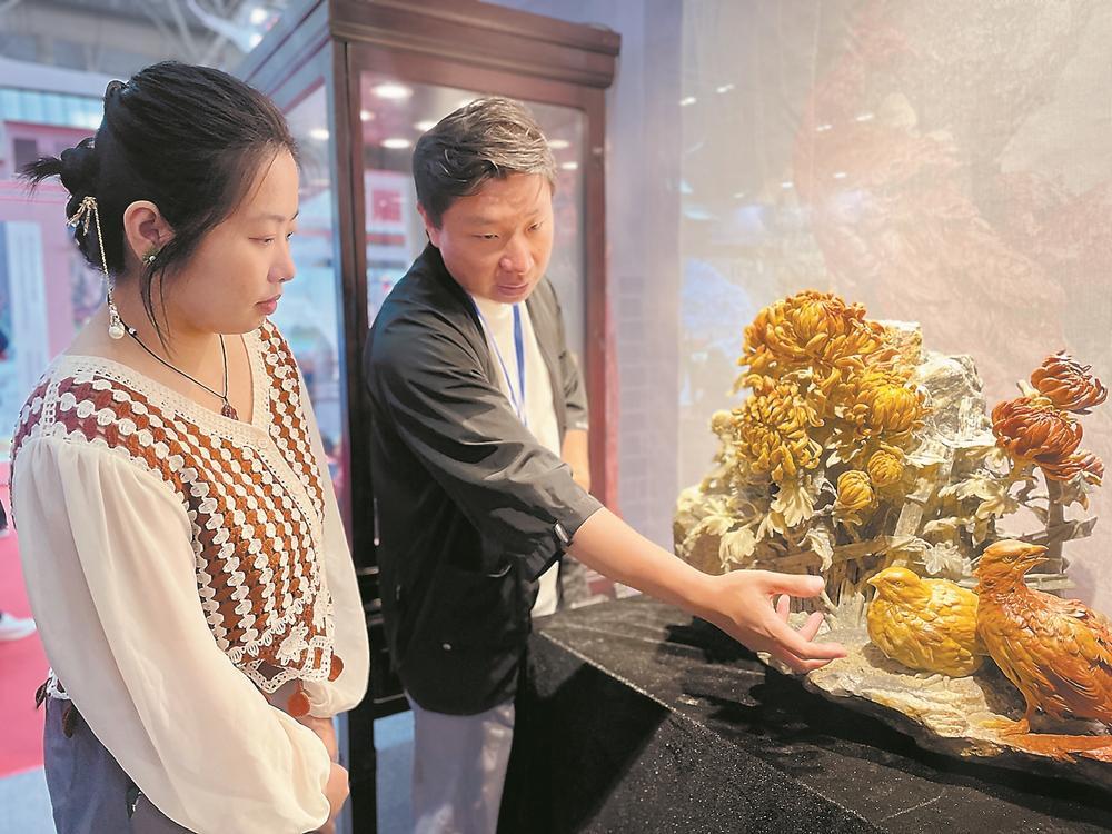 指尖生花,毫厘之间绽芳华