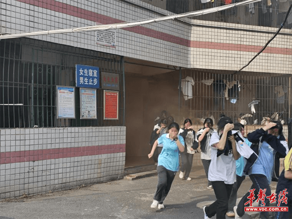 桃江六中开展防溺水安全教育及应急疏散演练活动