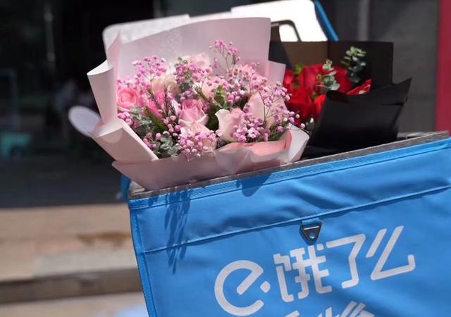 巧克力,玫瑰花依然是"520"礼物的主旋律,其中,粉玫瑰,香槟玫瑰