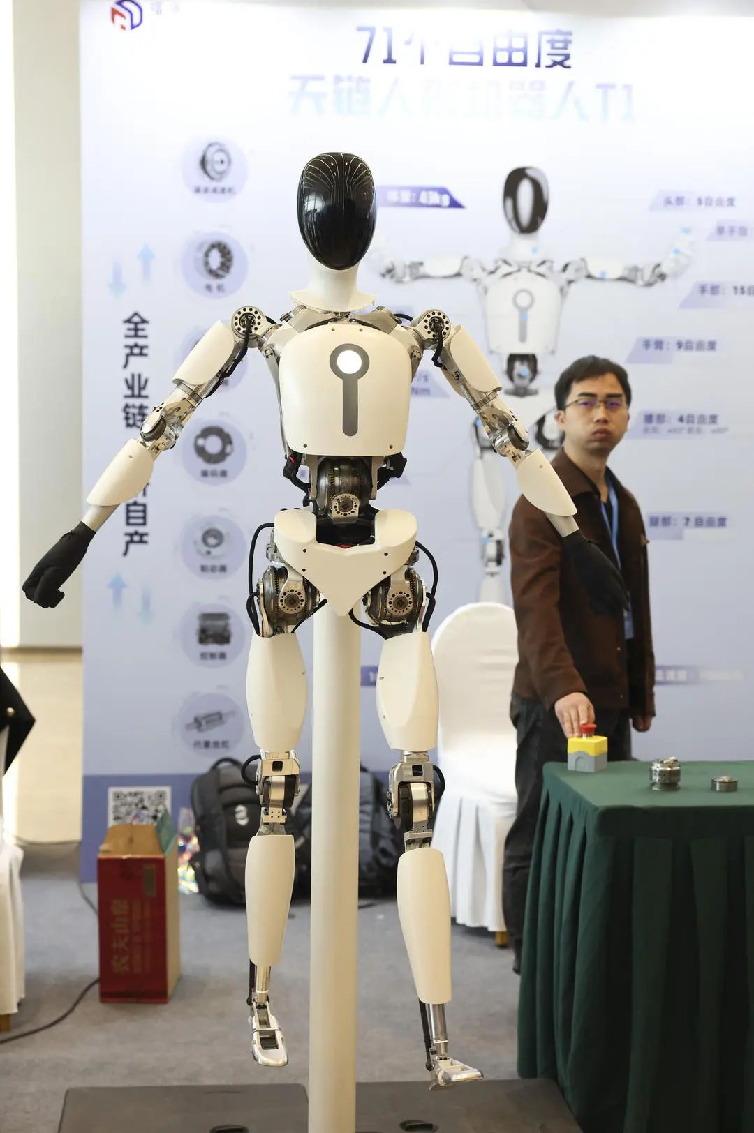 建圈强链调研行丨抢抓人形机器人产业"窗口期" 成都如何晋级?