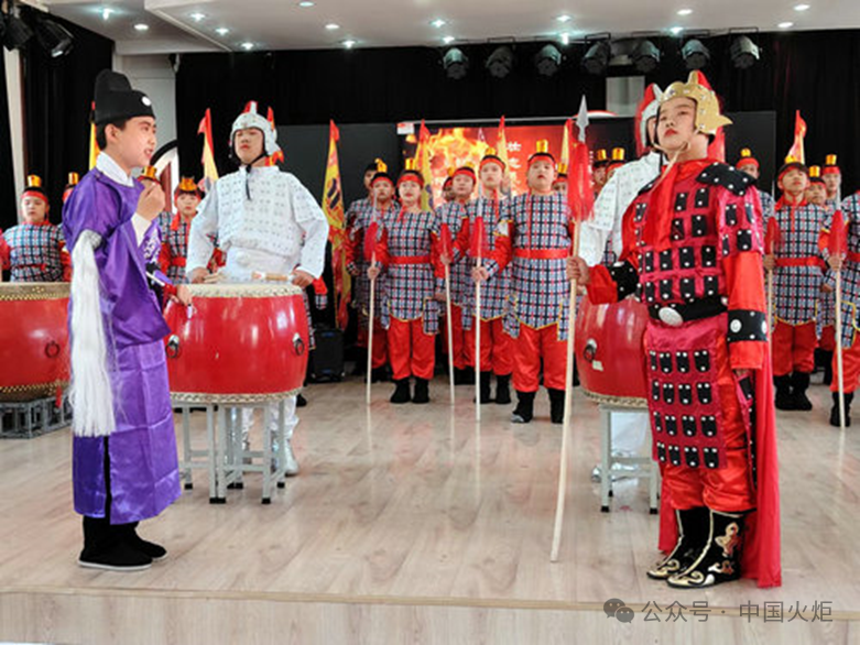 佳木斯市5月16日,向阳区延安教育集团关工委在佳木斯大学体育场召开