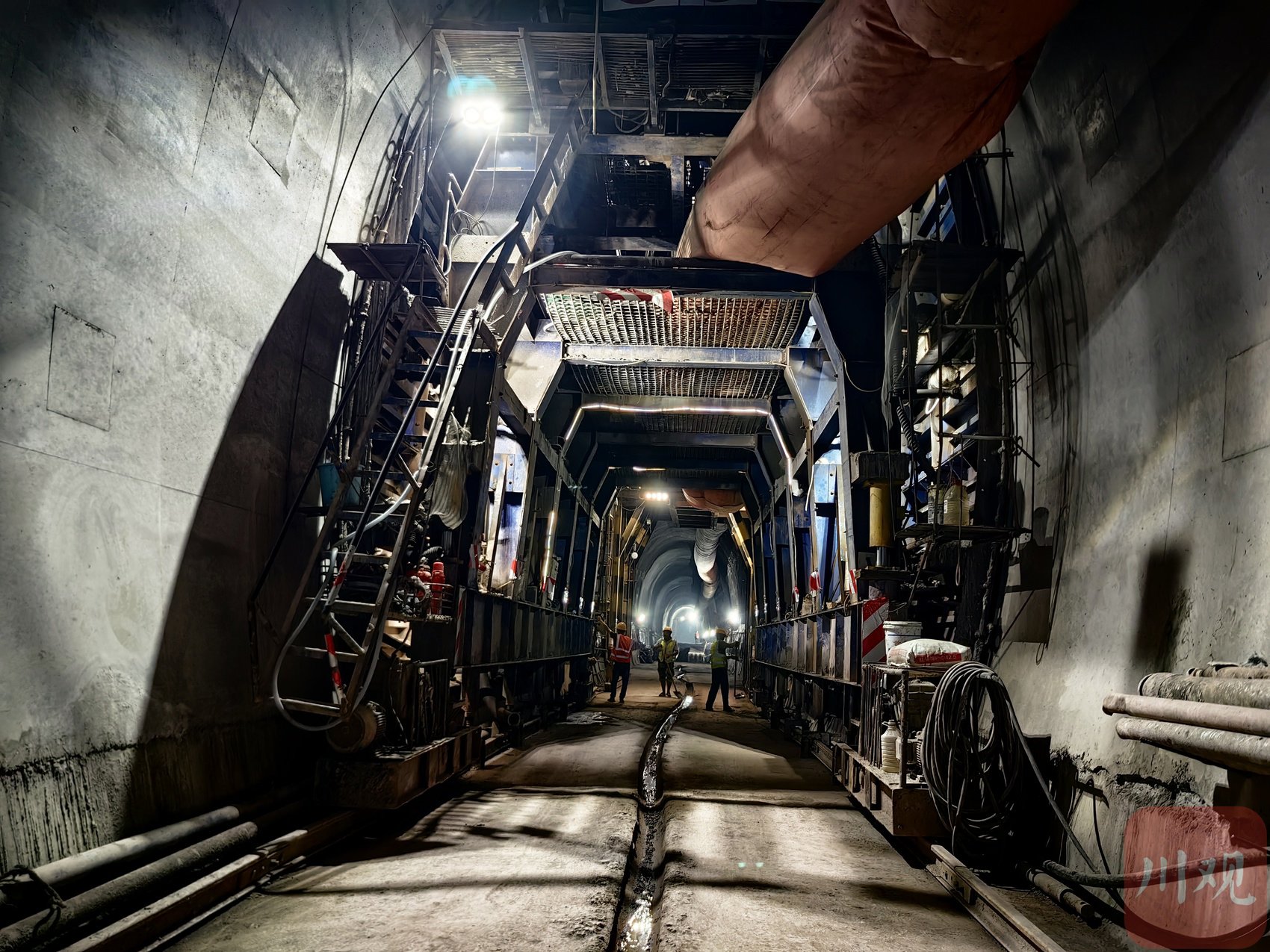 隆黄铁路隆叙段扩能改造工程全线最长隧道贯通