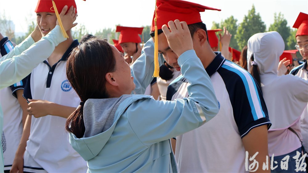 学生成人礼河北南宫中学5月18日筑梦青春向未来十八而志启新程5月18日